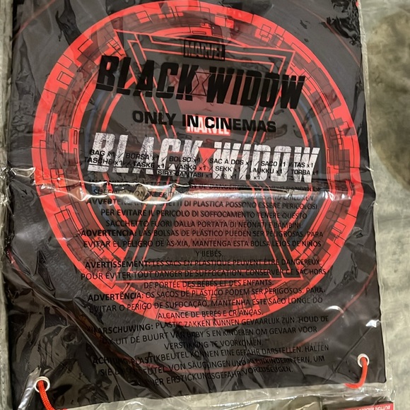 Black Widow bundle: Ticket, 27x40 Movie poster, napsack & button pins Scarlett - Picture 4 of 5